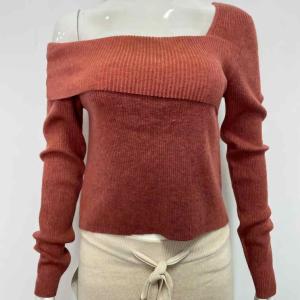 Wearing a one shoulder long sleeved base knit sweater for autumn and winter, pure desire style spicy girl slim fit elastic red sweater for women